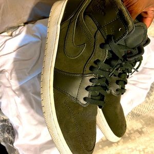 Air Jordan 1 olive mens sz 12